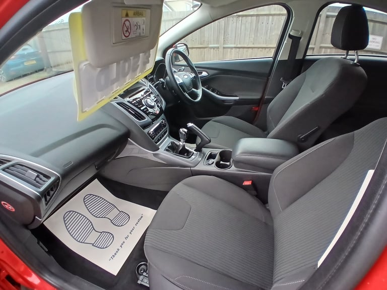 2014 Ford Focus 1.0 125 EcoBoost Titanium Navigator 5dr HATCHBACK Petrol Manual