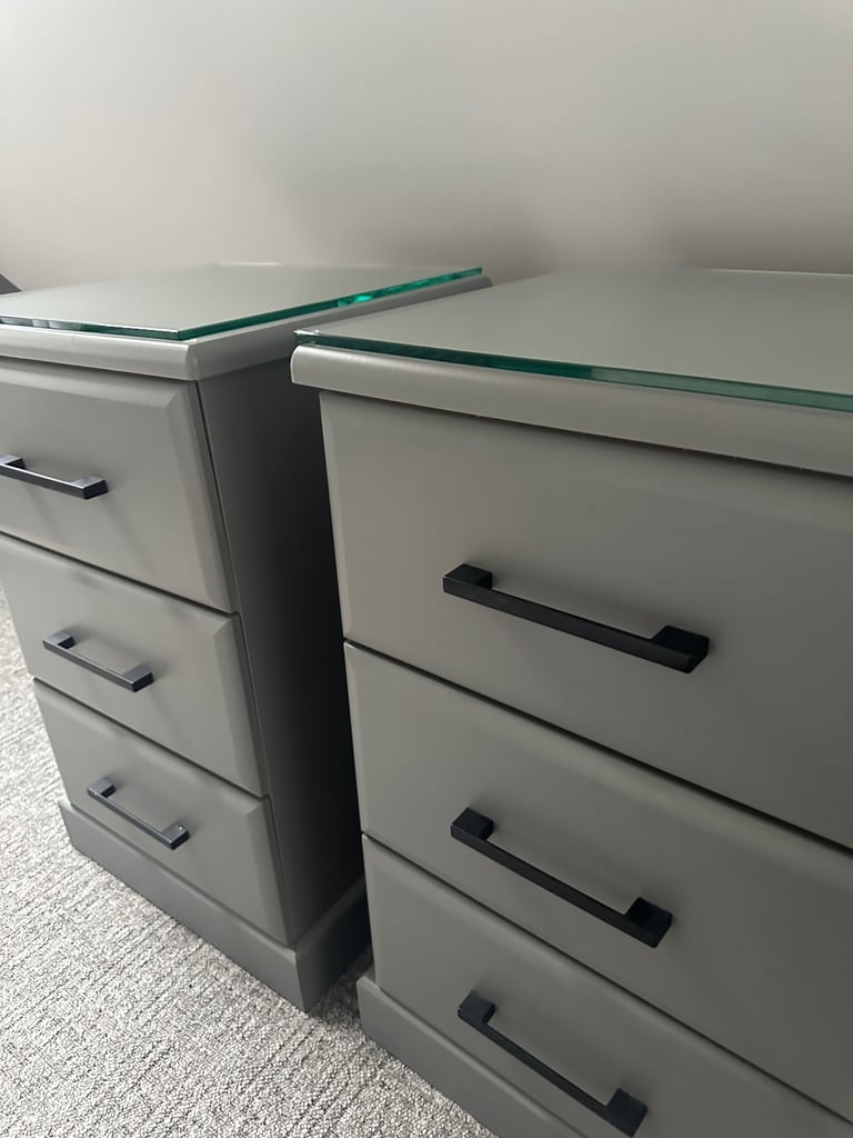 Pair of bed side tables with drawers 