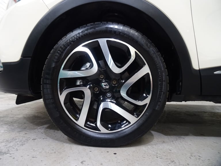 2016 Renault Captur 1.2 TCE Dynamique S Nav 5dr Automatic **LOW MILEAGE*ONLY 10000 MILES** HATCHB...