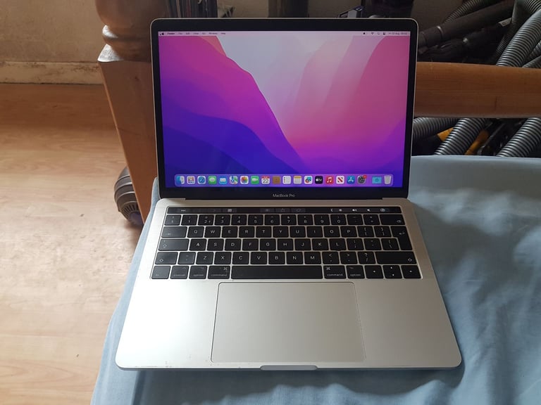macbook pro a1706 proessor dual core intel core i5 3.1ghz 8g memory intel hd graphic
