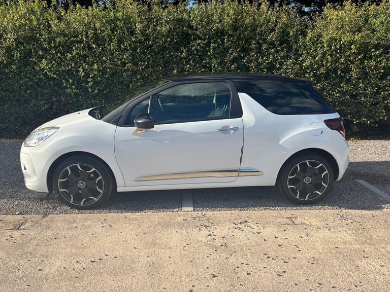 Cheap 2014 Citroen DS3 1.6 e-HDi Airdream DStyle Plus 3dr HATCHBACK Diesel Manual for sale in Keynsham, Somerset