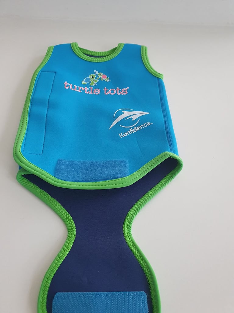 Baby swimming jacket.Age 0 to 6 months.
