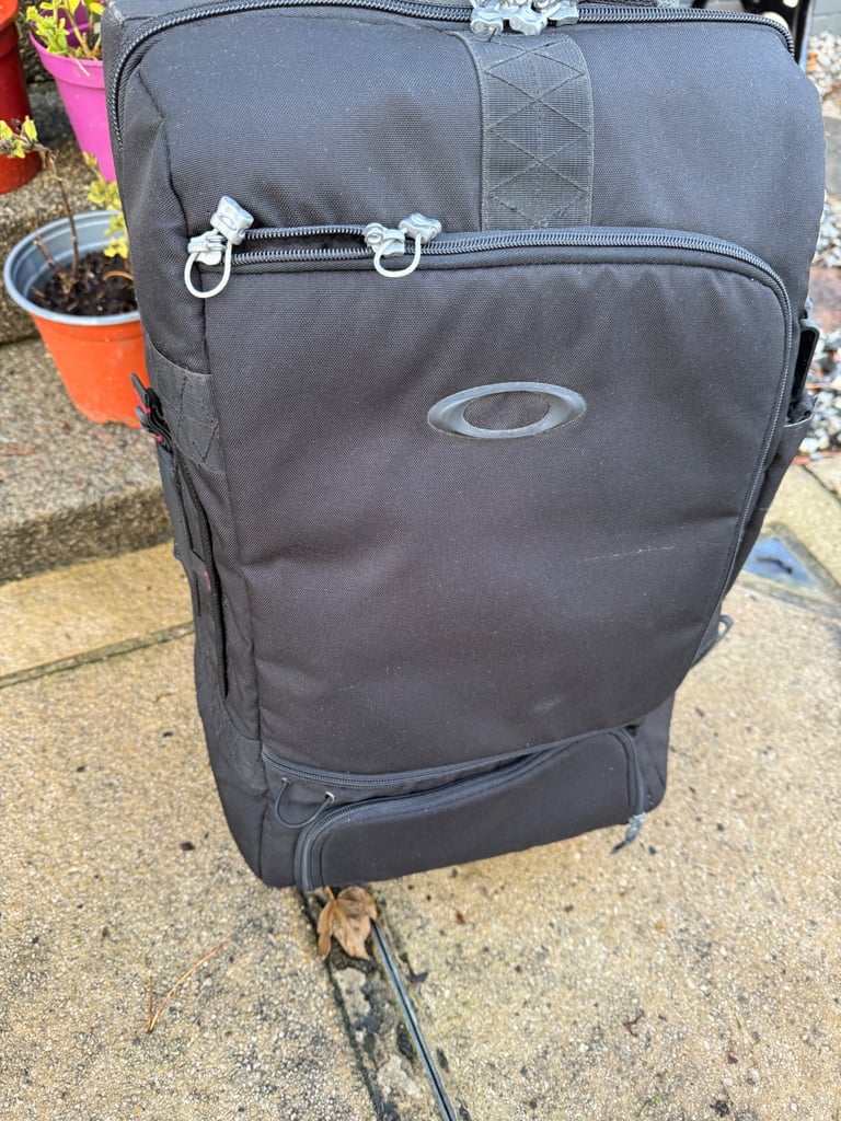 Oakley carry on size trolley case