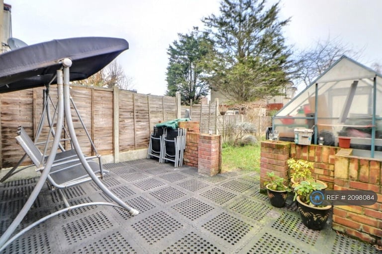 3 bedroom house in Salisbury Avenue, Westcliff-On-Sea, SS0 (3 bed) (#2098084)