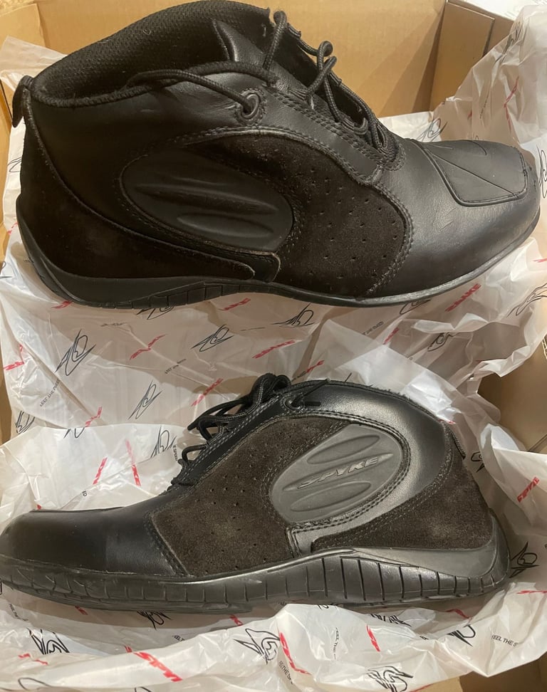 Spyke Motorcycle Boots. Size 44. Ankle Boots. Black Leather and suede.