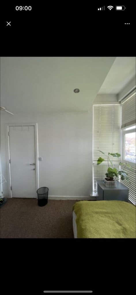 ROOM TO LET IN EWELL WEST