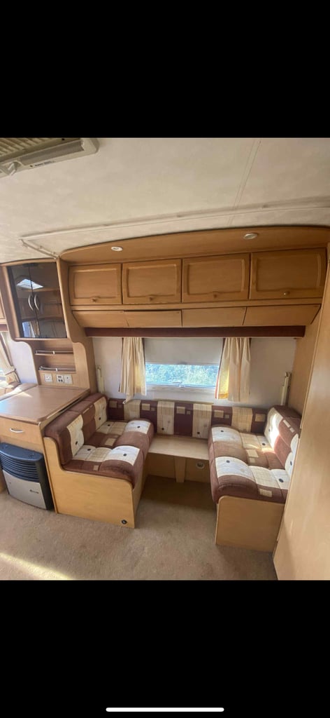 2005 COACHMAN VIP 520/4