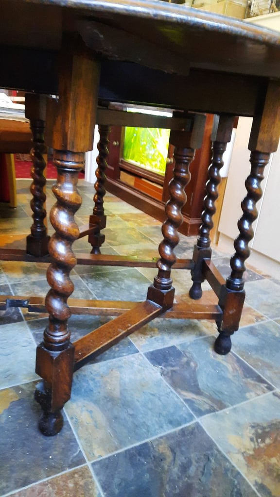 Folding gateleg oval dining table