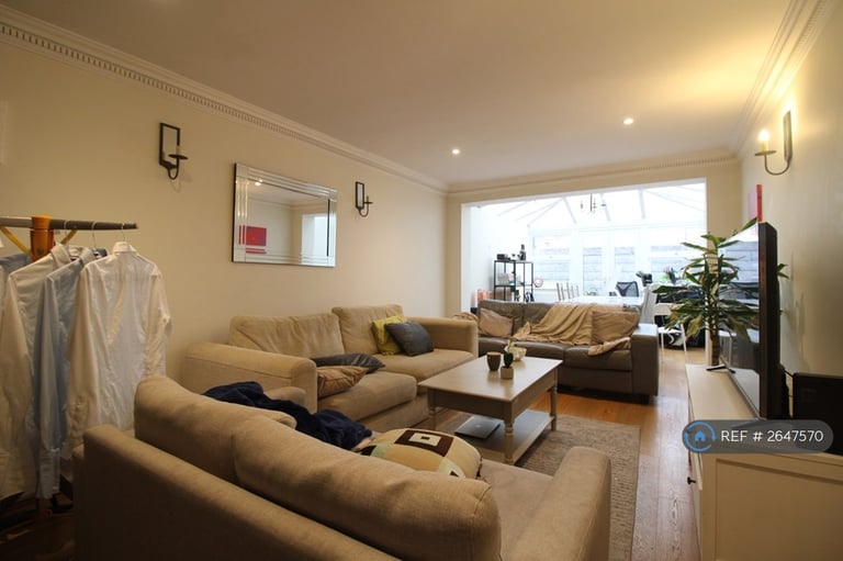 image for 5 bedroom house in Ravensbury Road, London, SW18 (5 bed) (#2647570)