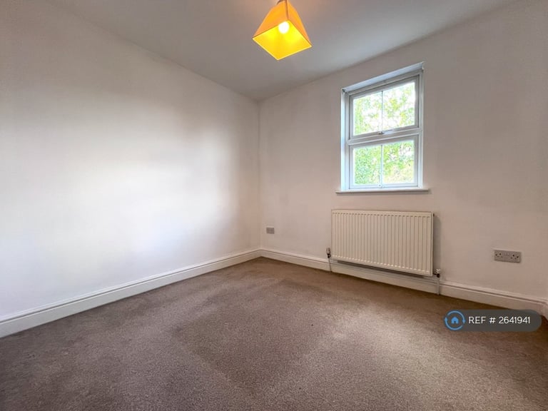 2 bedroom flat in Grange Road, Bishop's Stortford, CM23 (2 bed) (#2641941)