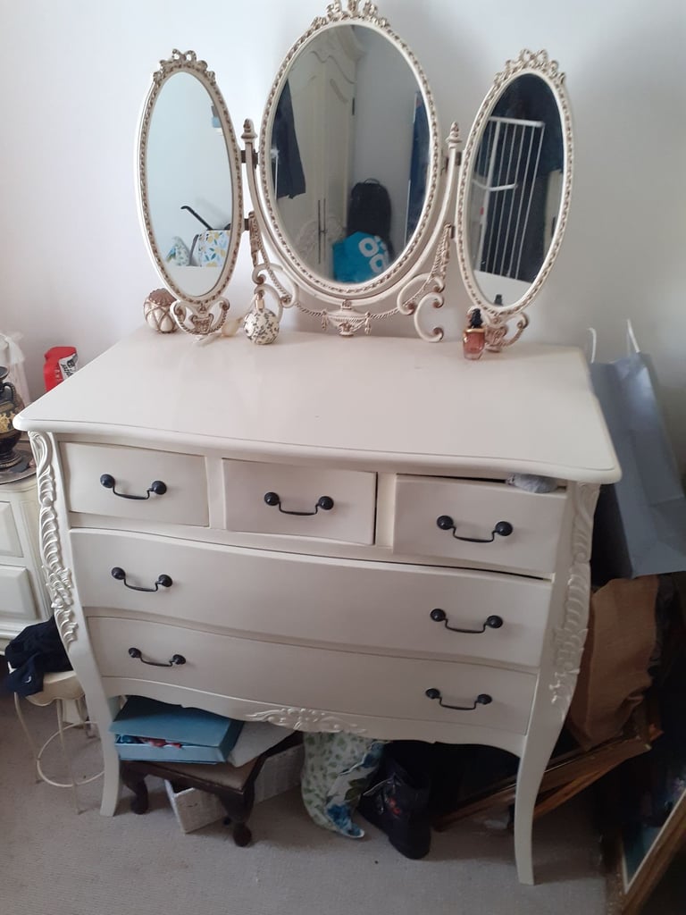 image for Chest of drawers with mirrors