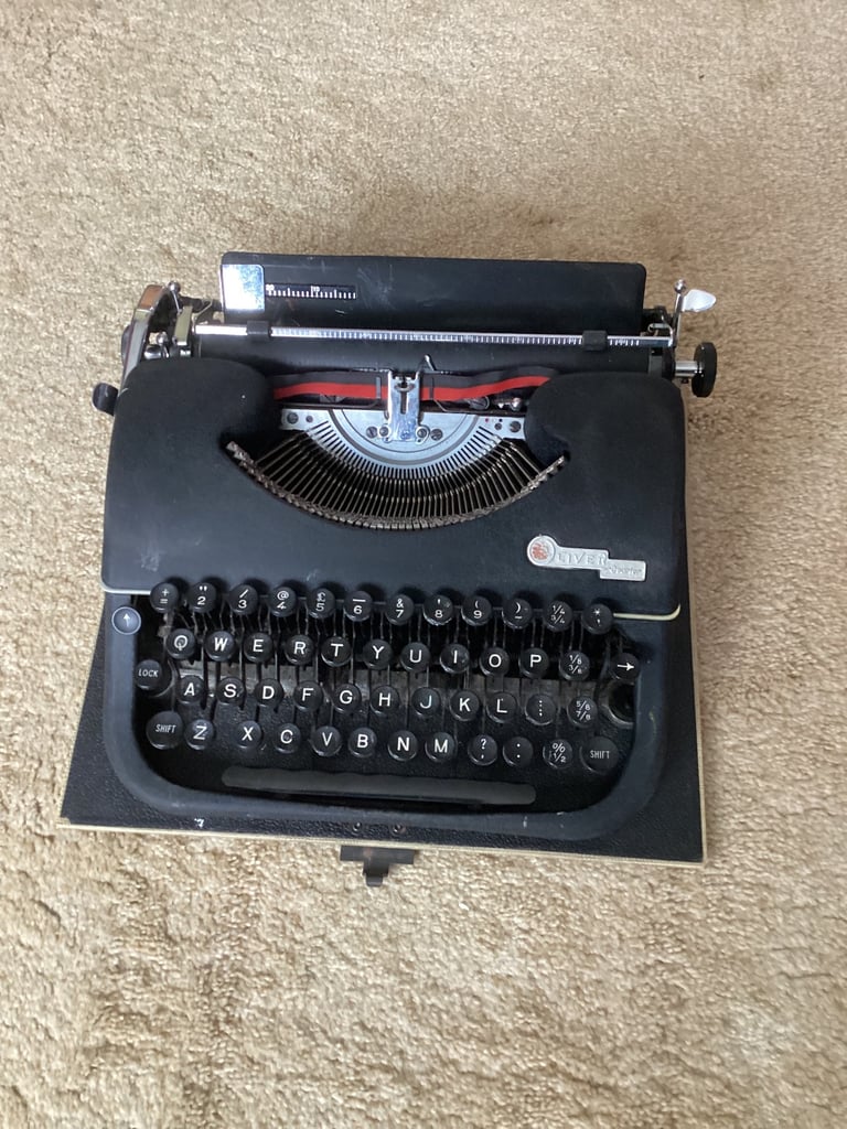 Portable typewriter 
