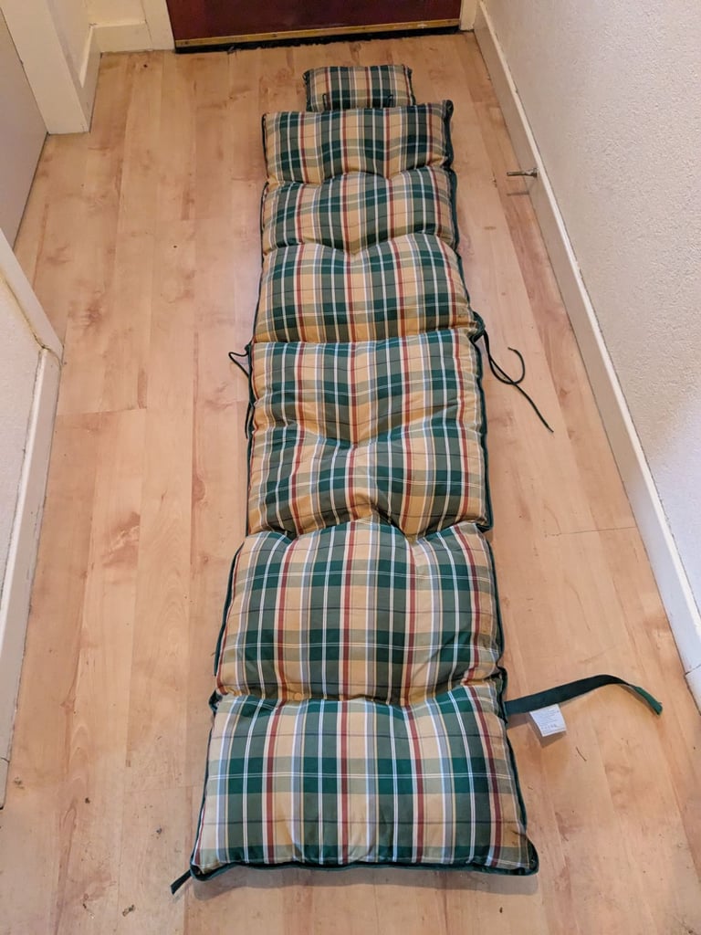 Free padded cushions for garden furniture