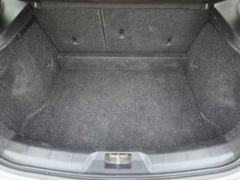 2017 Volvo V40 1.5 T3 R-Design Nav Plus Hatchback 5dr Petrol Auto Euro 6 (s/s) (152 ps) Hatchback...