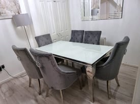 Set of Dining Table and 6 chairs in nearly new condition