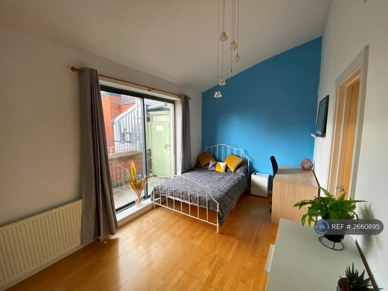 3 bedroom flat in The Needleworks, Leicester, LE1 (3 bed) (#2660895)