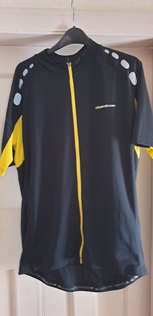 TWO CYCLING ITEMS OF CLOTHING LARGE 