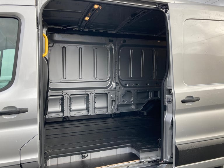 BRAND NEW ELECTRIC Ford E-Transit Trend Van 1.7 68kwh 184ps AUTO Moondust Silver