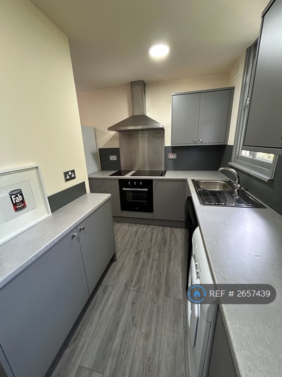 7 bedroom flat in Waterloo Crescent, Nottingham, NG7 (7 bed) (#2657439)