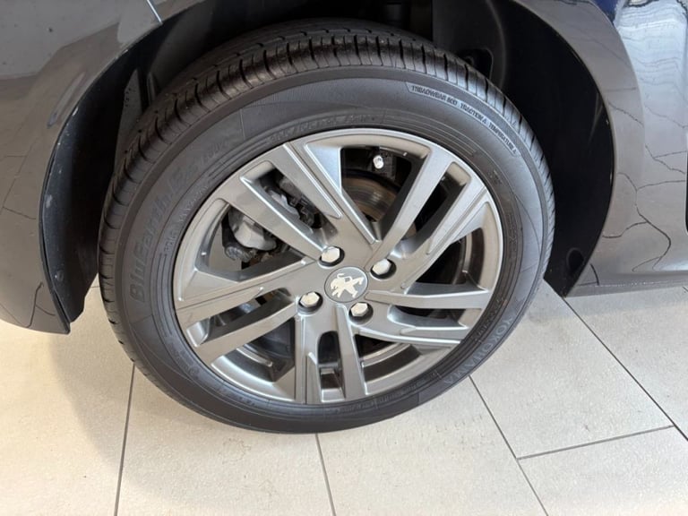  Peugeot 208 1.2 PureTech 100 Active Premium 5dr EAT8 Petrol