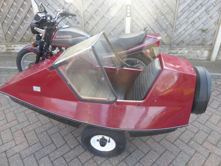 HONDA CB 450 SIDECAR OUT FIT SQUIRE SIDECAR HAD IT STARTS NEEDS A GOOD SERVICE