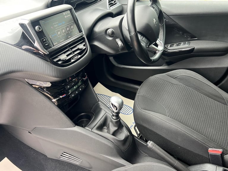 PEUGEOT 208 1.2 PureTech Tech Edition White Manual Petrol 2019