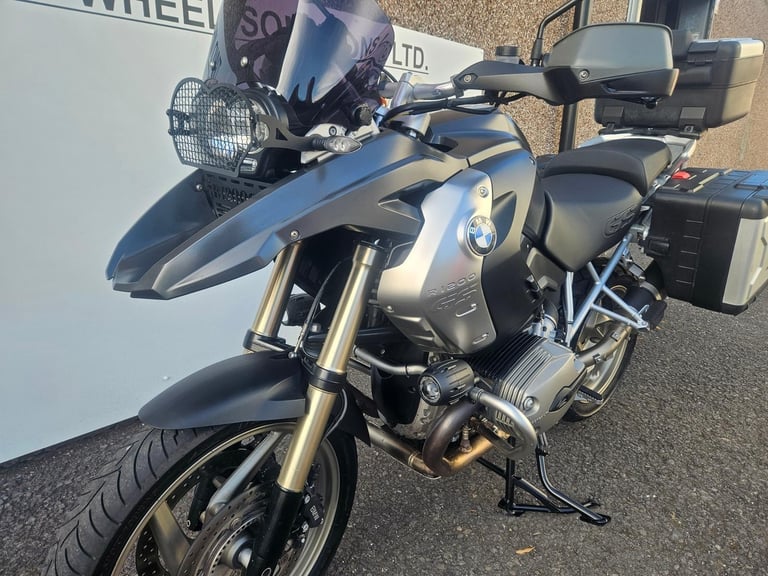 BMW R1200gs with full bmw vario luggage 