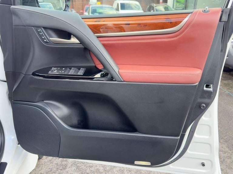 2024 Lexus LX LX570 5.7 V8 Automatic 4X4 8 seats 5dr Petrol Automatic