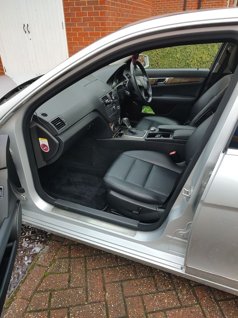 Mercedes-Benz C Class 1.8 C200 CGI Blue Efficiency Avantgarde Saloon 4dr Petrol