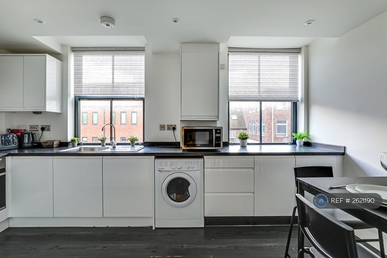 2 bedroom flat in St. James House, Canterbury, CT1 (2 bed) (#2621190)