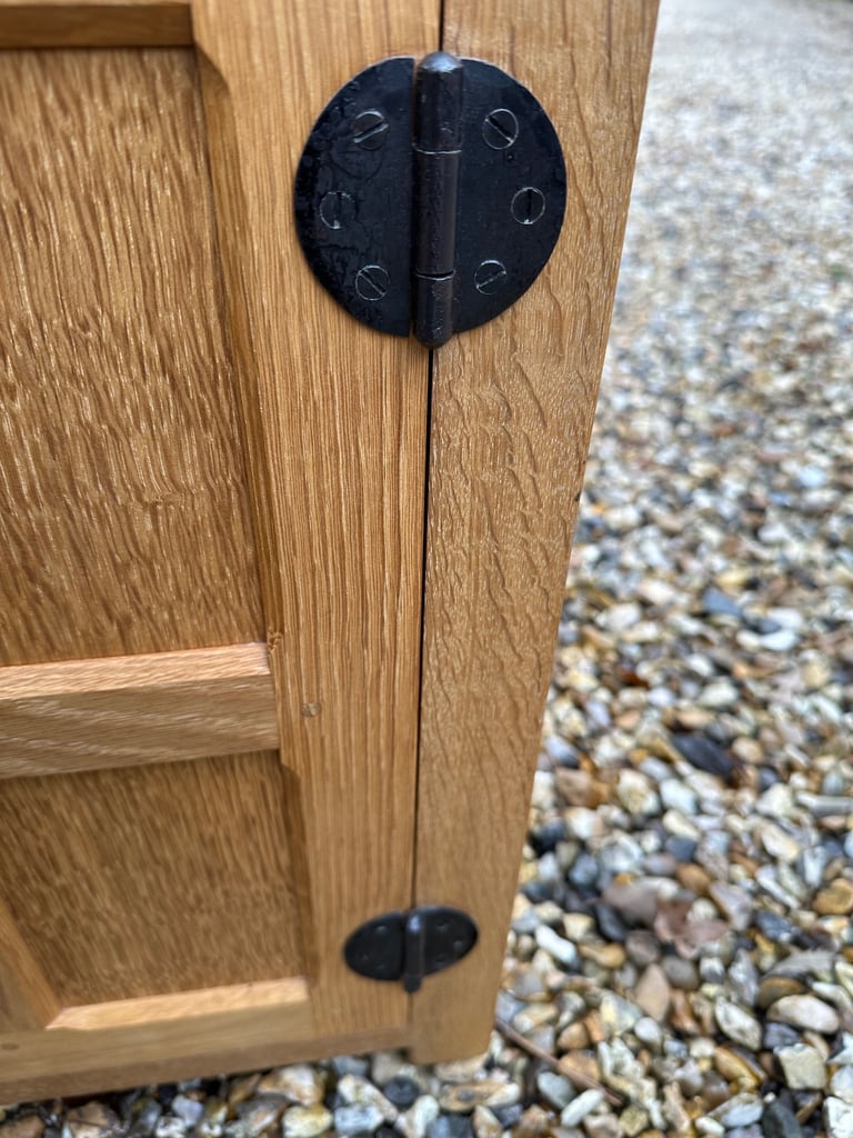 Robert mouse man oak dresser /bookcase