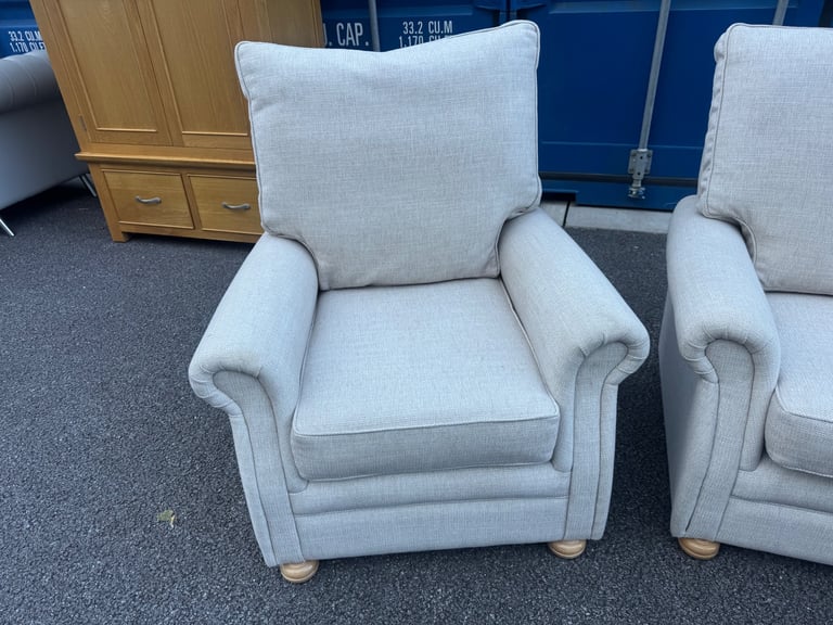 Very good quality three piece Suite thorngateupholstery