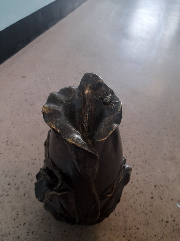 Bronze Urn, Cala Lily