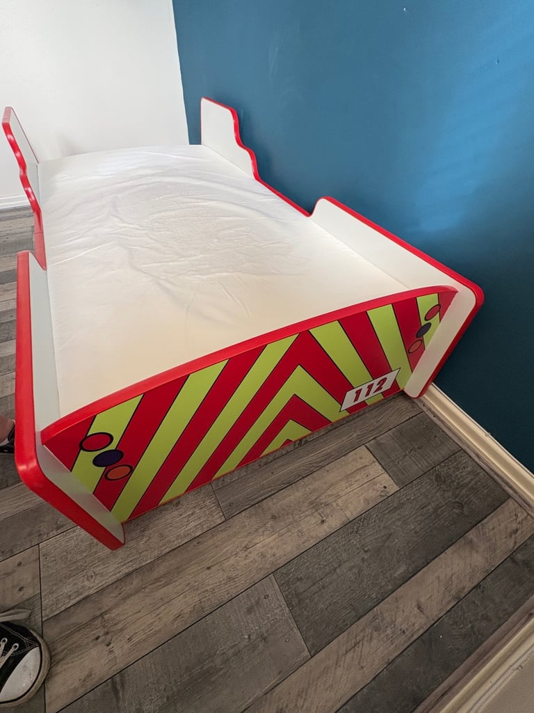 Fire engine toddler bed
