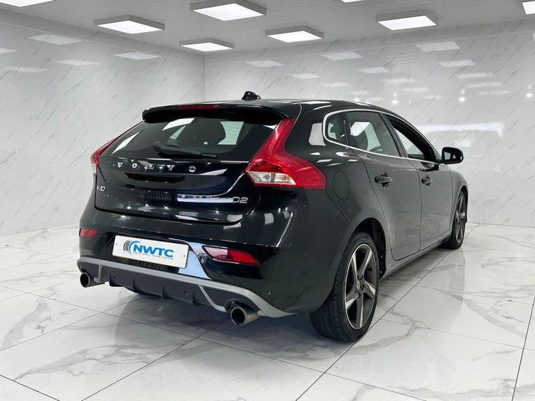 2016 Volvo V40 2.0 D2 R-Design Hatchback 5dr Diesel Manual Euro 6 (s/s) (120 ps) 1 FORMER Hatchba...