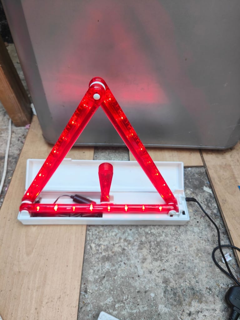 image for Emergency vehicle triangle 12v 