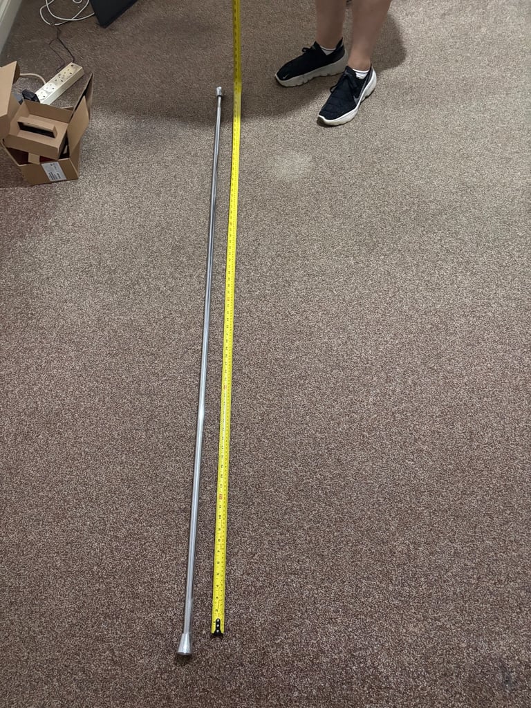 Extendable curtain pole 