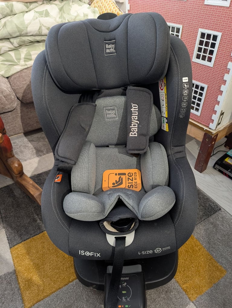 Child car seat isofix by BabyAuto in great condition