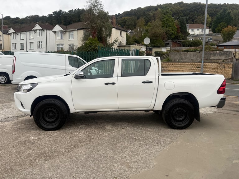 2019 Toyota Hi-lux 2.4 D-4D Active Pickup Double Cab 4dr Diesel Manual 4WD Euro