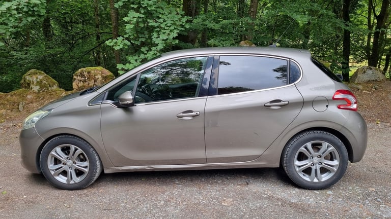 2014 Peugeot 208 1.4 HDi Allure 5dr HATCHBACK Diesel Manual