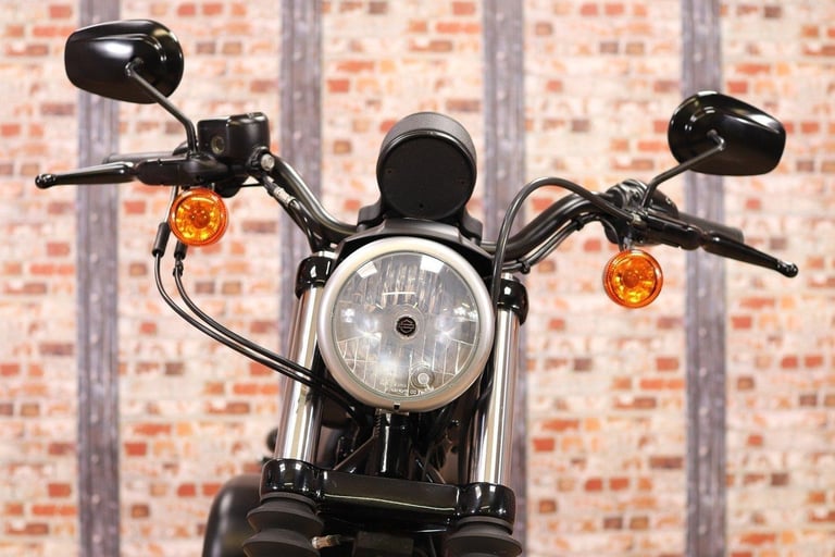 **DEPOSIT TAKEN** 2015 HARLEY XL 883 N SPORTSTER IRON - 4,004 MILES - 1 OWNER