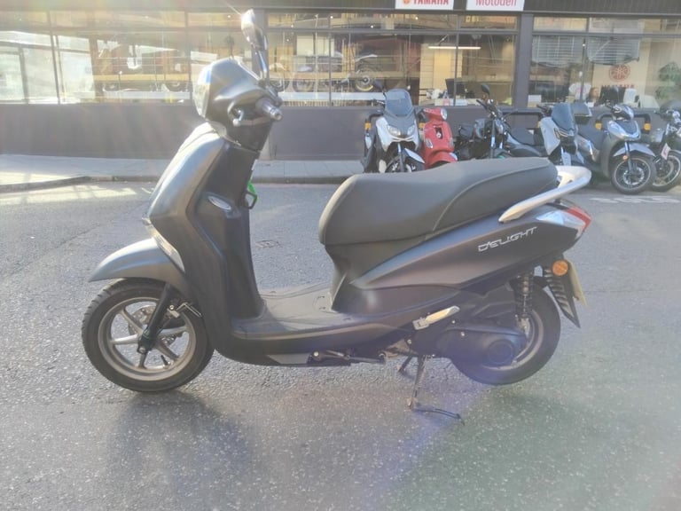 YAMAHA DELIGHT 125 SCOOTER BLACK 2021 LOW MILEAGE