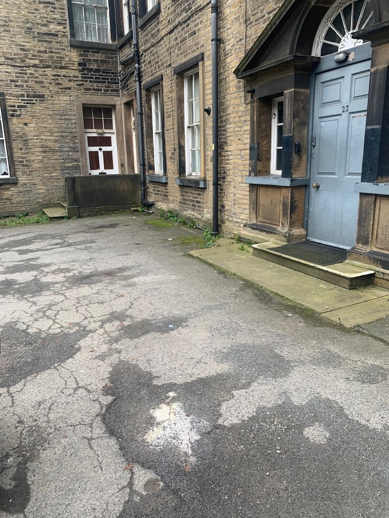 One bedroom flat to rent in central Halifax 