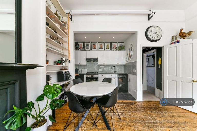 2 bedroom flat in Lancaster Road, London, W11 (2 bed) (#2577385)