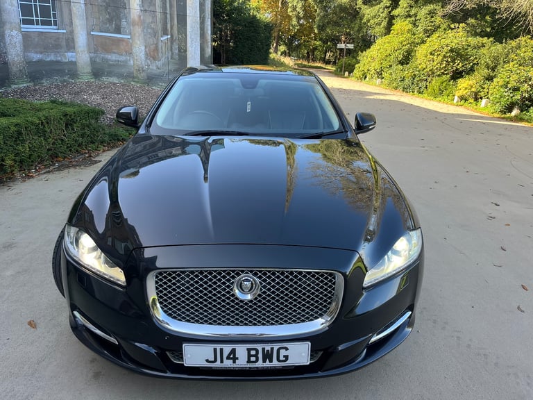 Jaguar XJ Portfolio, 3.0 Diesel V6, 275bhp, huge spec, luxury saloon with 12 months MOT, private reg