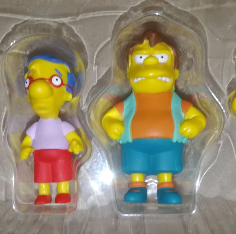 The Simpsons 25 Piece Figurine Collector's Set With Golden Homer + Extra Figure