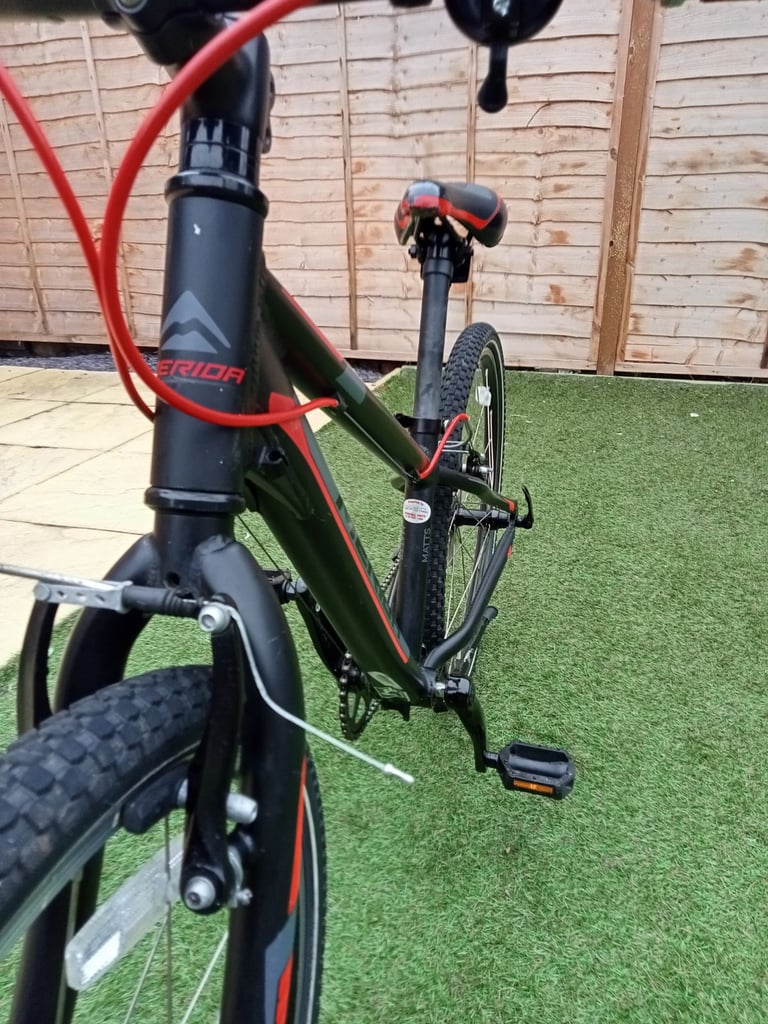 Merida Matts Junior 24 inch wheels Hybrid Mountain Bike.