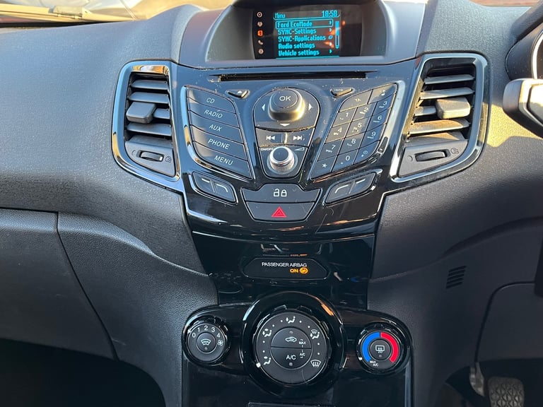 Ford, FIESTA, Hatchback, 2014, Manual, 1241 (cc), 3 doors