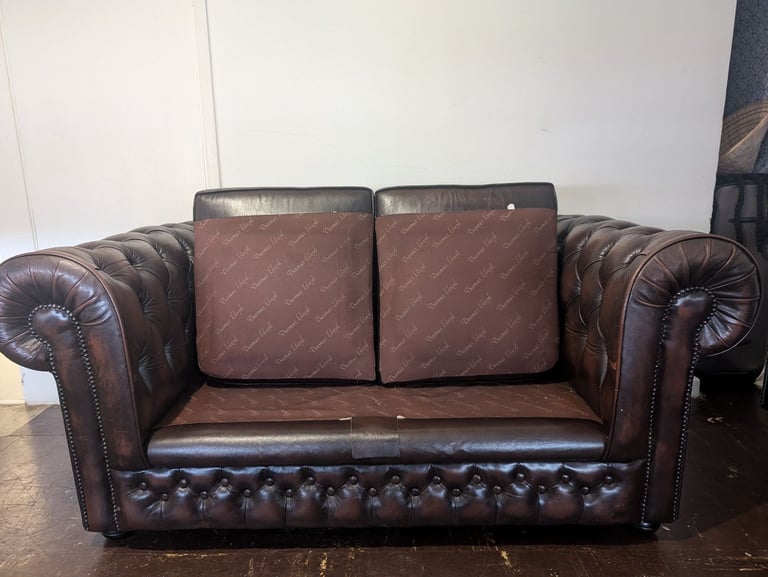 image for Superb Thomas Lloyd 2 seater chesterfield sofa in excellent condition.