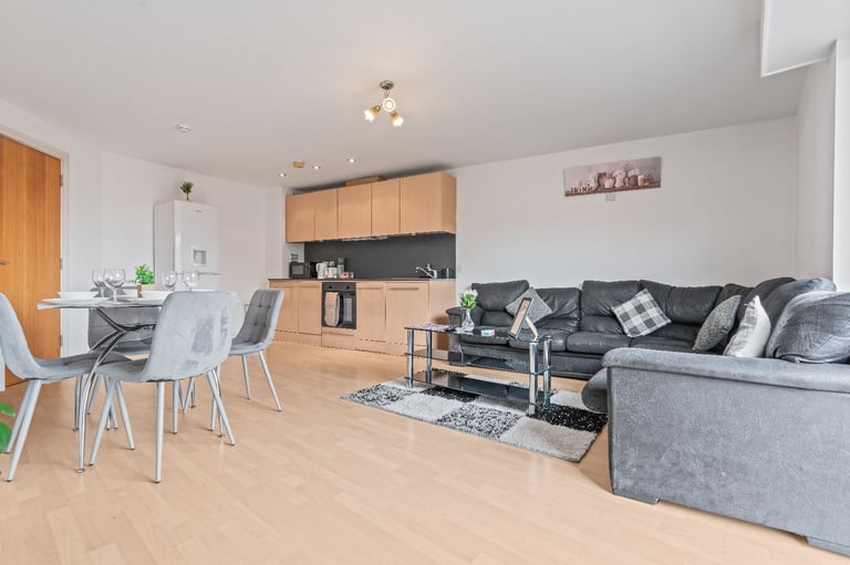 Cosy 2-Bed City Centre Apartment | Fully Furnished | All Bills Included | Canal View